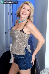 Naked Mature & Moms Porn Pics