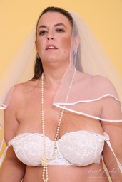 naked mature ladies