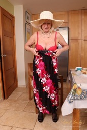 naked mature ladies