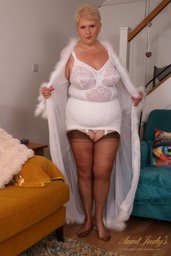 naked mature ladies
