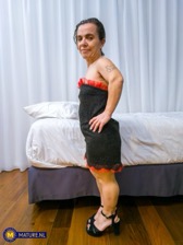 nude MILF pics