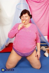 nude MILF pics