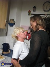 nude MILF pics
