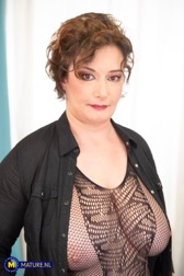 nude MILF pics