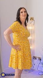 nude MILF pics