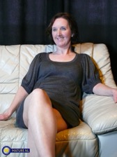 nude MILF pics