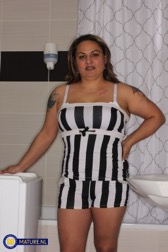 nude MILF pics