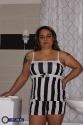 nude MILF pics