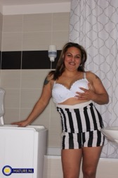 nude MILF pics