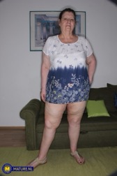 nude MILF pics