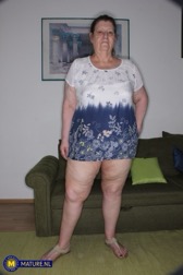 nude MILF pics