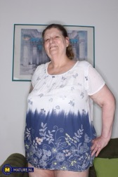 nude MILF pics