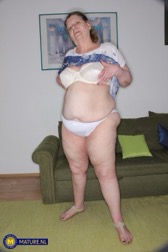 nude MILF pics
