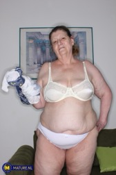 nude MILF pics