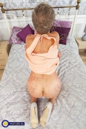 nude MILF pics