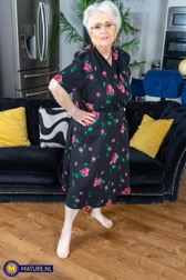 nude MILF pics
