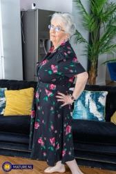 nude MILF pics