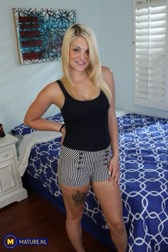 nude MILF pics