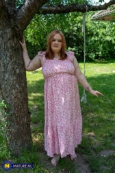 nude MILF pics