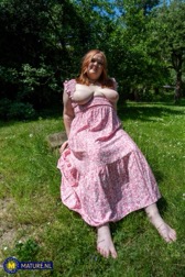 nude MILF pics