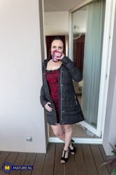 nude MILF pics