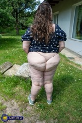 nude MILF pics