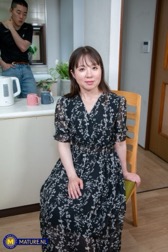 nude MILF pics