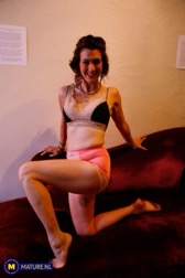 nude MILF pics