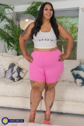 nude MILF pics