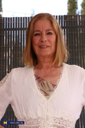 nude MILF pics