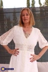 nude MILF pics