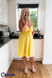 nude MILF pics
