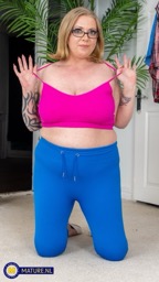 nude MILF pics